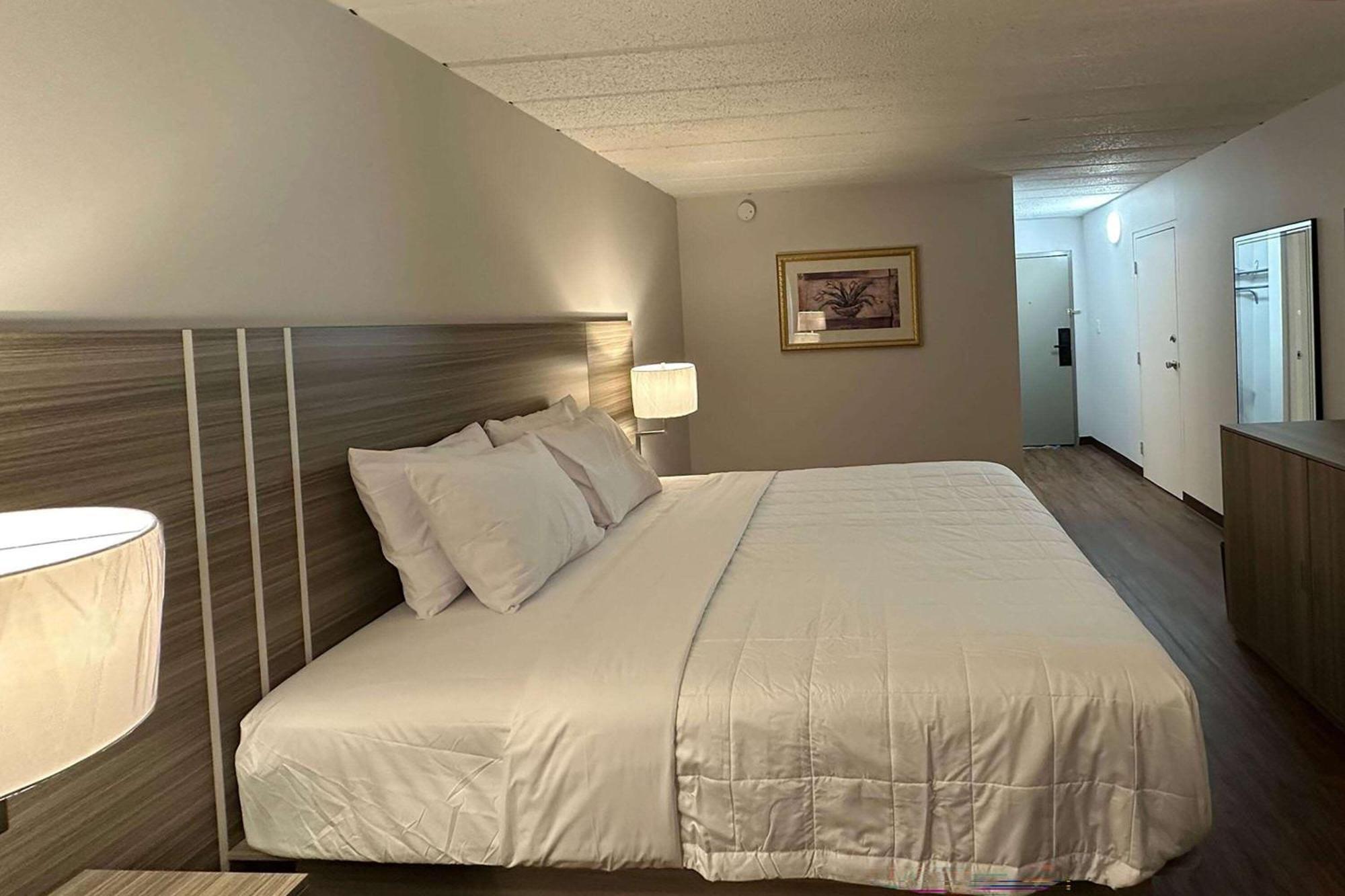 Baymont By Wyndham Milesburg Hotel Екстериор снимка