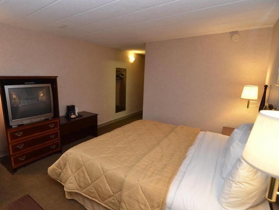 Baymont By Wyndham Milesburg Hotel Екстериор снимка